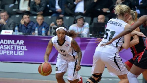Nadezhda Grishaeva defending for Beshiktash.